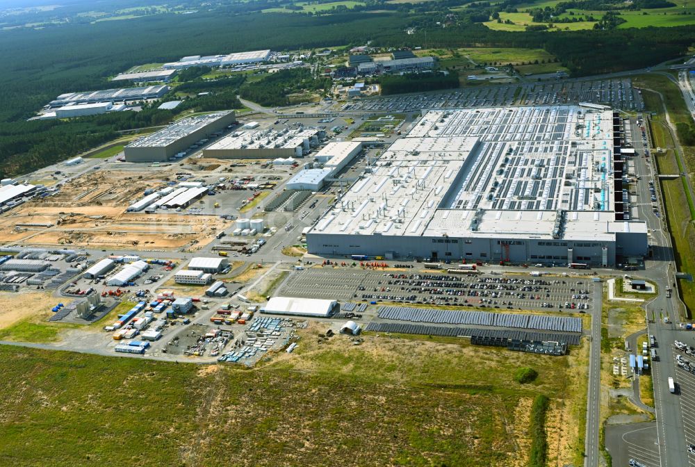 Luftaufnahme Grünheide (Mark) - Neubau der Tesla Gigafactory 4 im Ortsteil Freienbrink in Grünheide (Mark) im Bundesland Brandenburg, Deutschland