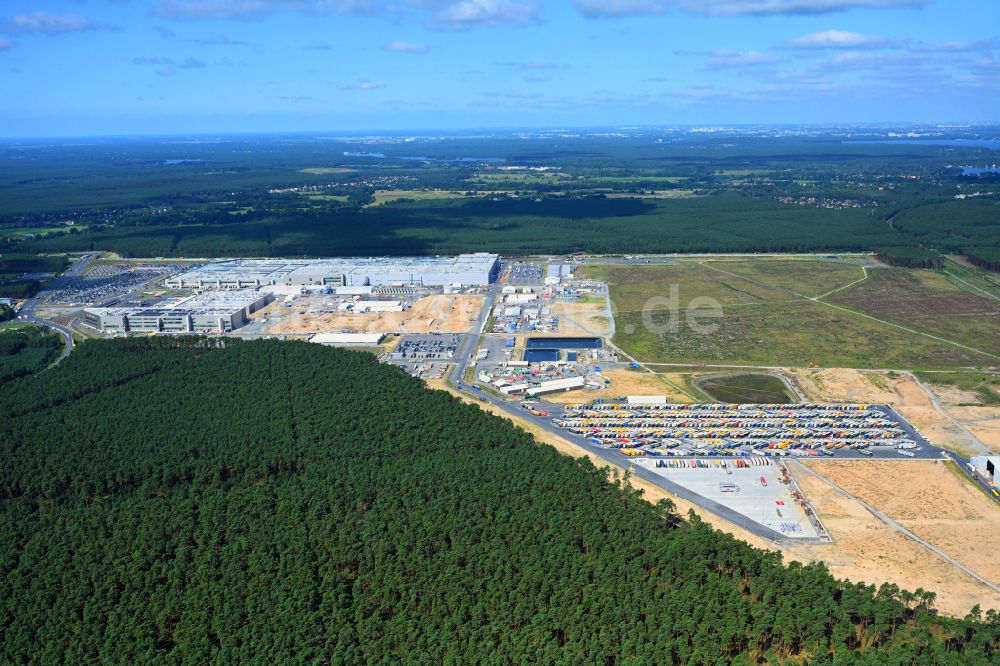 Grünheide (Mark) aus der Vogelperspektive: Neubau der Tesla Gigafactory 4 im Ortsteil Freienbrink in Grünheide (Mark) im Bundesland Brandenburg, Deutschland