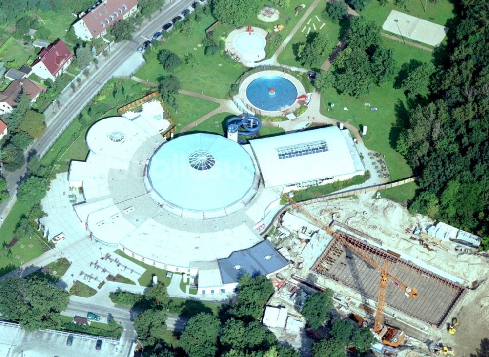 Brandenburg an der Havel aus der Vogelperspektive: Neubau der Therme und Schwimmbecken am Freibad der Freizeiteinrichtung Marienbad Brandenburg in Brandenburg an der Havel im Bundesland Brandenburg, Deutschland