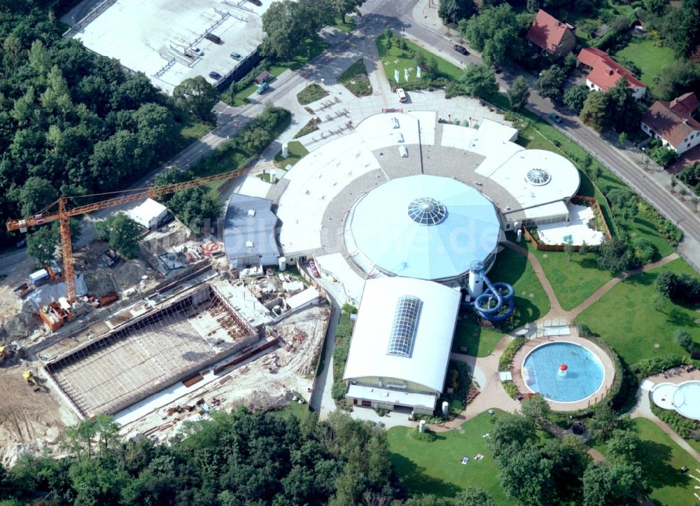 Luftaufnahme Brandenburg an der Havel - Neubau der Therme und Schwimmbecken am Freibad der Freizeiteinrichtung Marienbad Brandenburg in Brandenburg an der Havel im Bundesland Brandenburg, Deutschland