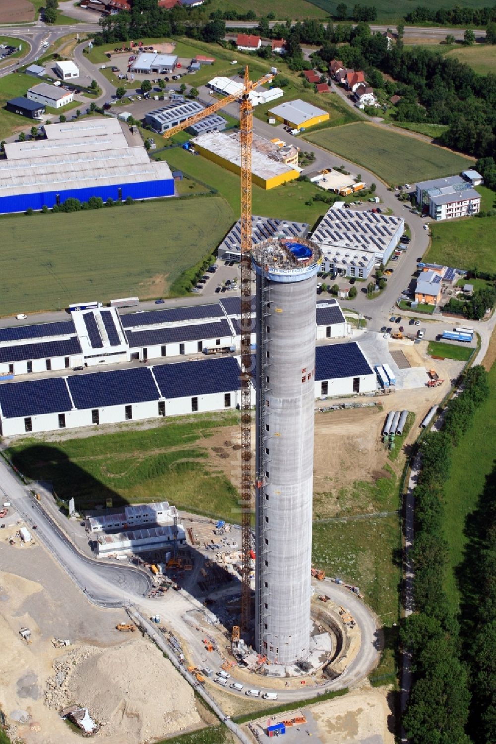 Rottweil von oben - Neubau des ThyssenKrupp Aufzugstestturm in Rottweil im Bundesland Baden-Württemberg