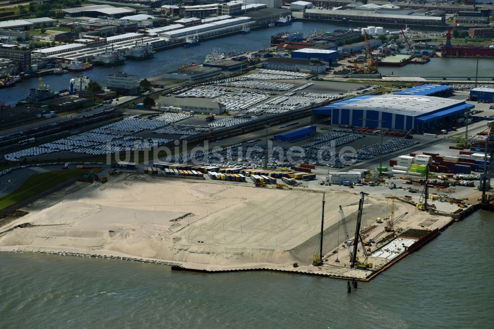 Luftaufnahme Cuxhaven - Neubau des Tiefwasserhafen- Hafenanlagen an der Meeres- Küste der Nordsee in Cuxhaven im Bundesland Niedersachsen, Deutschland