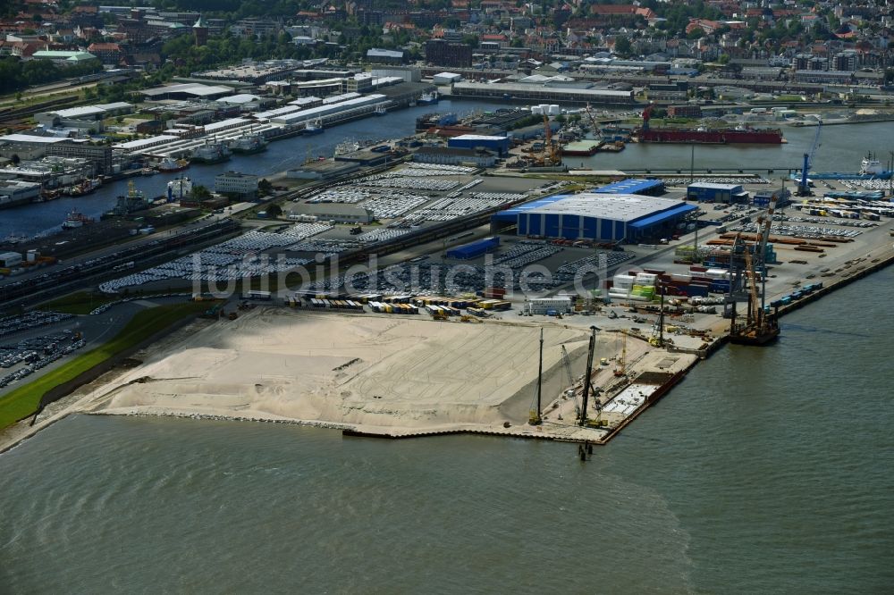 Cuxhaven von oben - Neubau des Tiefwasserhafen- Hafenanlagen an der Meeres- Küste der Nordsee in Cuxhaven im Bundesland Niedersachsen, Deutschland