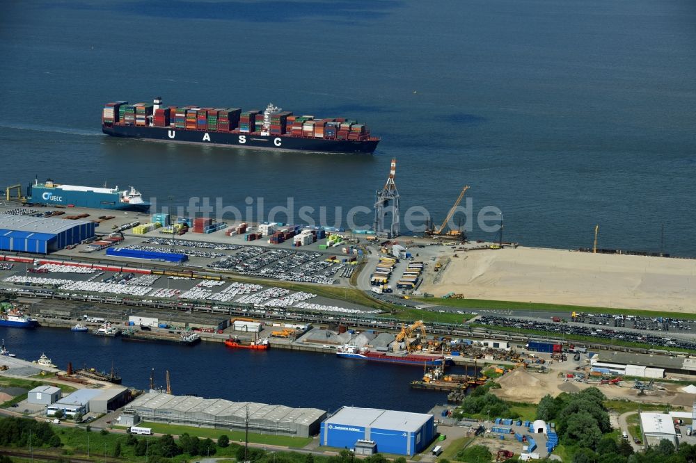 Luftbild Cuxhaven - Neubau des Tiefwasserhafen- Hafenanlagen an der Meeres- Küste der Nordsee in Cuxhaven im Bundesland Niedersachsen, Deutschland