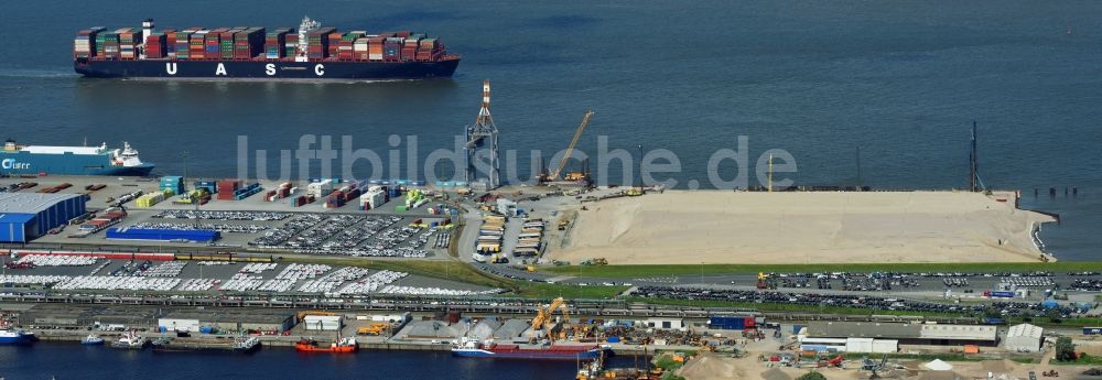 Luftaufnahme Cuxhaven - Neubau des Tiefwasserhafen- Hafenanlagen an der Meeres- Küste der Nordsee in Cuxhaven im Bundesland Niedersachsen, Deutschland