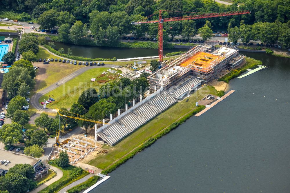 Luftaufnahme Duisburg - Neubau Trainings- und Leistungssportzentrum eines Regattahauses mit Tribühne an der Regattabahn in Duisburg im Bundesland Nordrhein-Westfalen, Deutschland