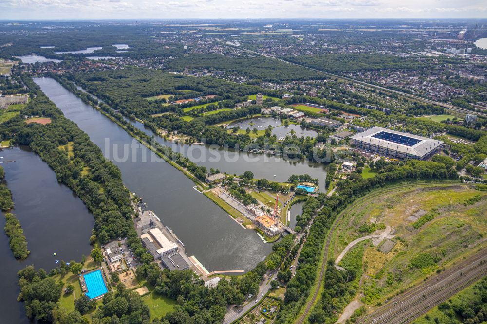 Luftbild Duisburg - Neubau Trainings- und Leistungssportzentrum eines Regattahauses mit Tribühne an der Regattabahn in Duisburg im Bundesland Nordrhein-Westfalen, Deutschland