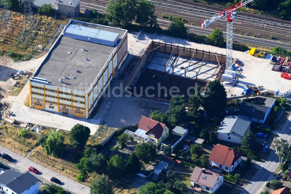 Luftaufnahme Berlin - Neubau des Umspannwerkes der Stromnetz Berlin GmbH im Ortsteil Marzahn-Hellersdorf in Berlin, Deutschland