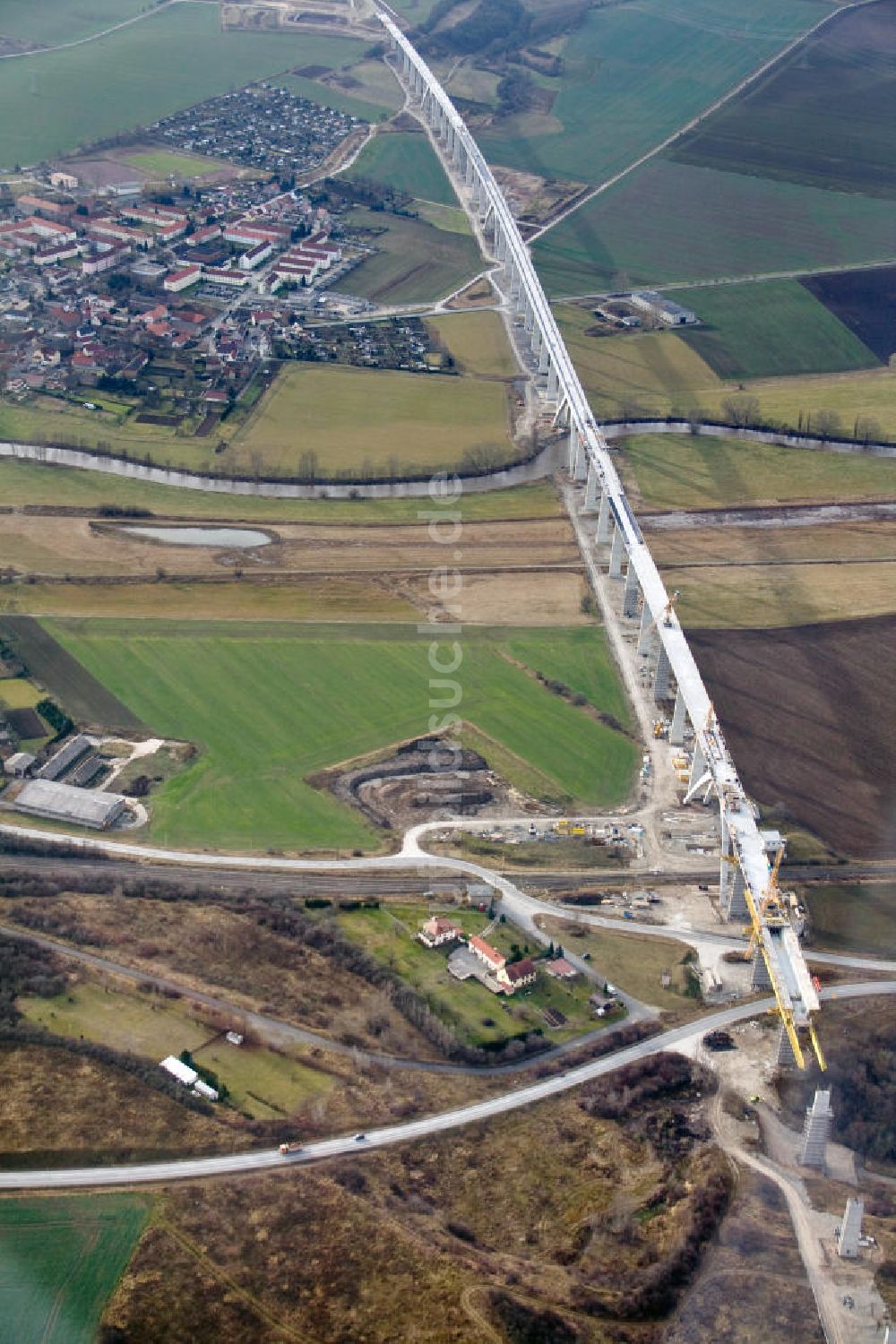 Karsdorf von oben - Neubau der Unstruttalbrücke bei Karsdorf in Sachsen-Anhalt