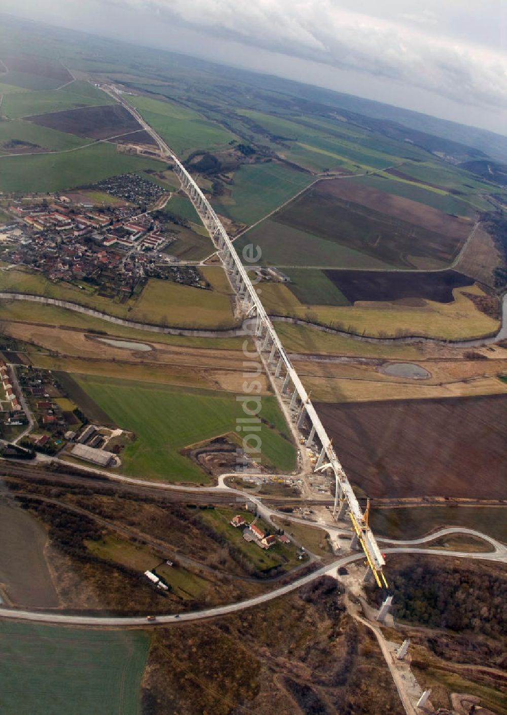 Karsdorf aus der Vogelperspektive: Neubau der Unstruttalbrücke bei Karsdorf in Sachsen-Anhalt