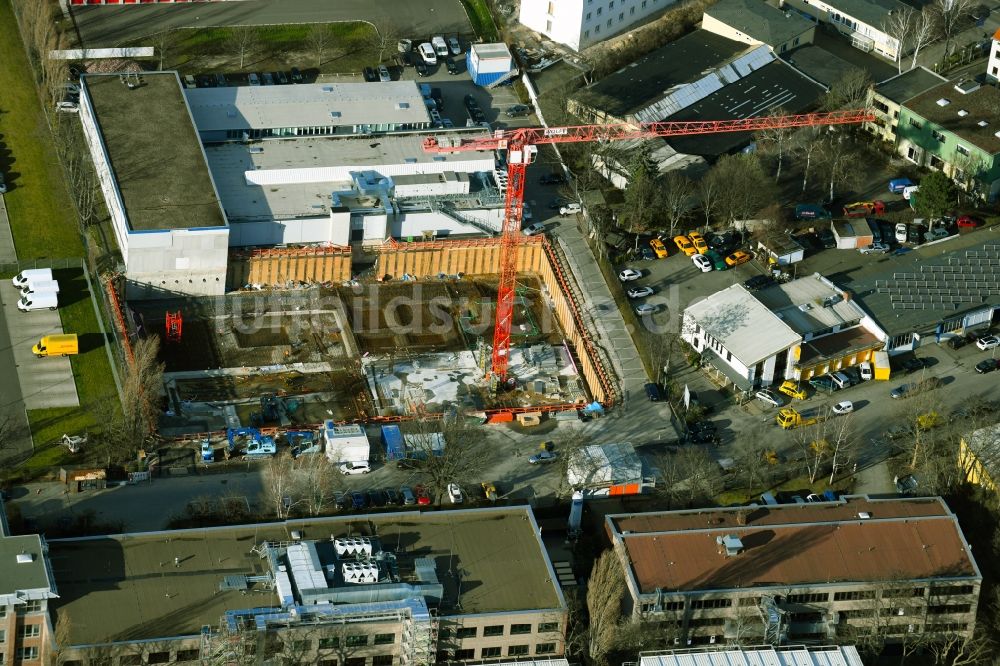 Luftbild Berlin - Neubau des Unternehmens-Verwaltungsgebäude der Berliner Glas KGaA Herbert Kubatz GmbH & Co. an der Waldkraiburger Straße im Ortsteil Britz in Berlin, Deutschland