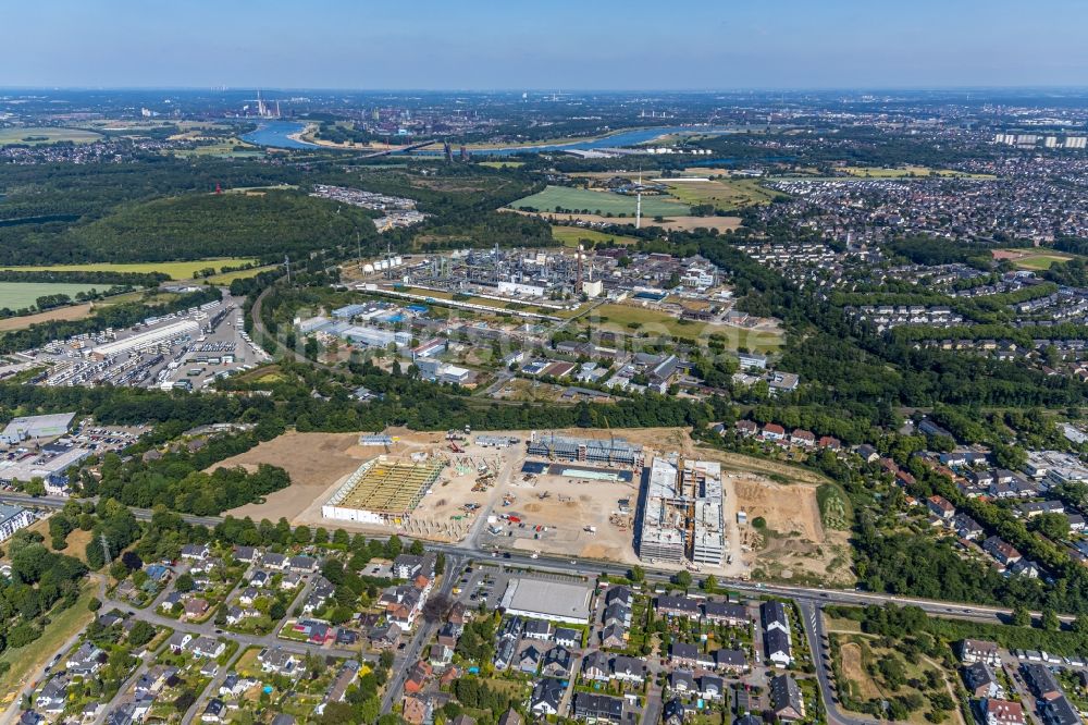 Luftaufnahme Moers - Neubau des Unternehmens-Verwaltungsgebäude der EDEKA Handelsgesellschaft Rhein-Ruhr mbH an der Rheinberger Straße im Ortsteil Repelen in Moers im Bundesland Nordrhein-Westfalen, Deutschland