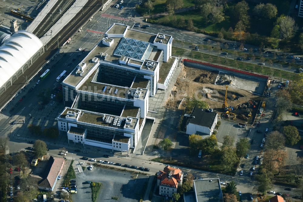 Dresden von oben - Neubau des Unternehmens-Verwaltungsgebäude Lindenaustraße - Winckelmannstraße - Bayrische Straße im Ortsteil Südvorstadt in Dresden im Bundesland Sachsen, Deutschland