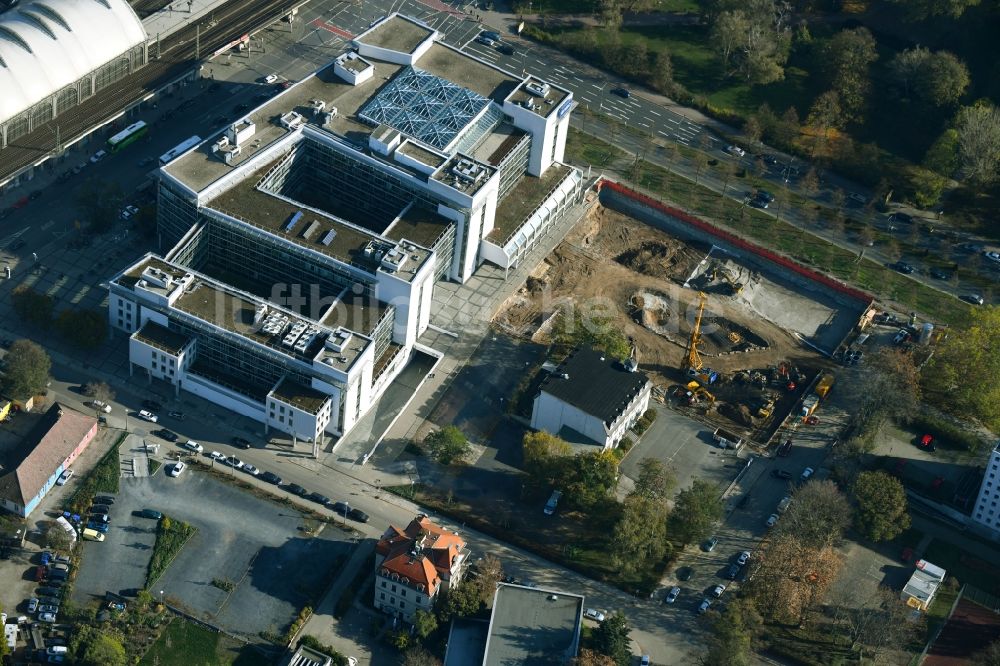 Dresden aus der Vogelperspektive: Neubau des Unternehmens-Verwaltungsgebäude Lindenaustraße - Winckelmannstraße - Bayrische Straße im Ortsteil Südvorstadt in Dresden im Bundesland Sachsen, Deutschland