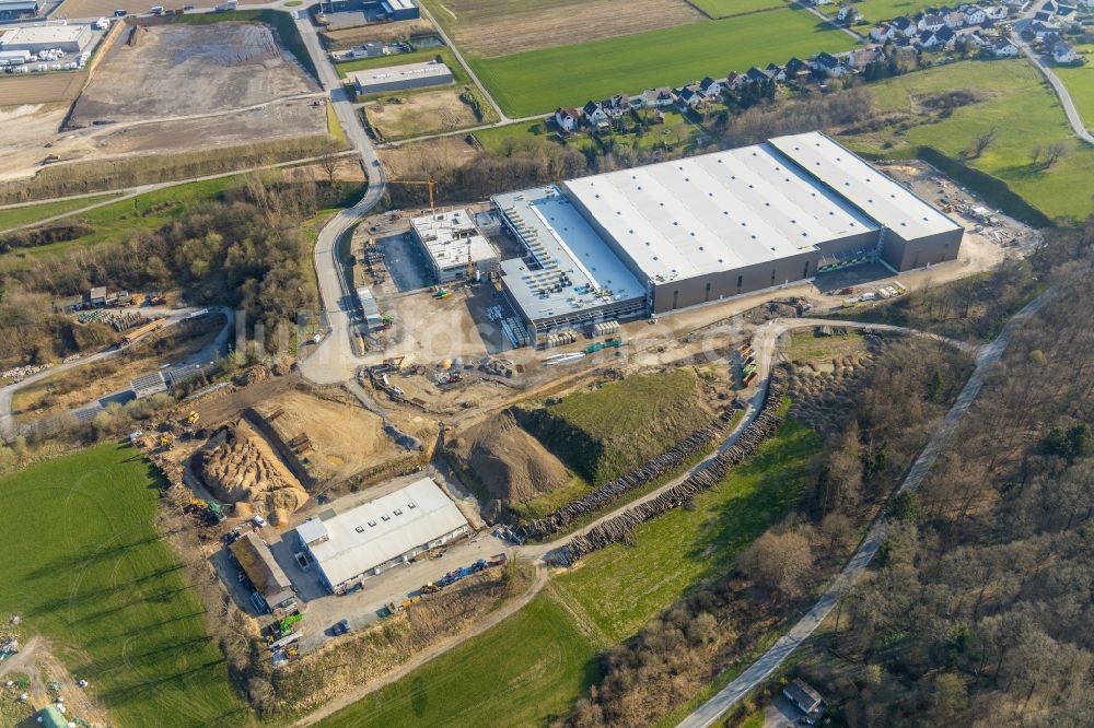 Luftbild Arnsberg - Neubau des Unternehmens-Verwaltungsgebäude und Logistikzentrums der TRIO Leuchten GmbH in Voßwinkel im Bundesland Nordrhein-Westfalen, Deutschland