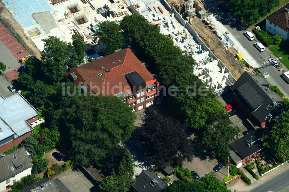 Hamburg von oben - Neubau des Unternehmens-Verwaltungsgebäude der Ppw Polyplan Werkzeuge GmbH im Ortsteil Schnelsen in Hamburg, Deutschland