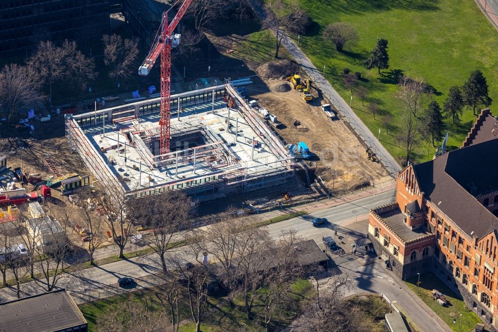 Duisburg von oben - Neubau des Unternehmens-Verwaltungsgebäude der thyssenkrupp Steel Europe AG an der Franz-Lenze-Straße in Duisburg im Bundesland Nordrhein-Westfalen, Deutschland