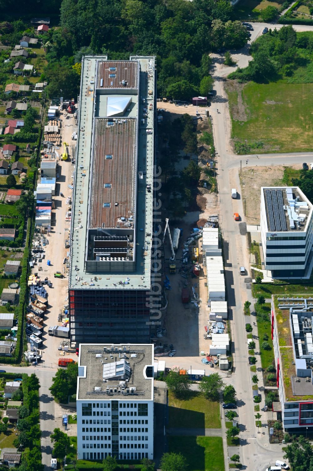 Karlsruhe aus der Vogelperspektive: Neubau des Unternehmens-Verwaltungsgebäude Vec-tor Cam-pus in Karlsruhe im Bundesland Baden-Württemberg, Deutschland