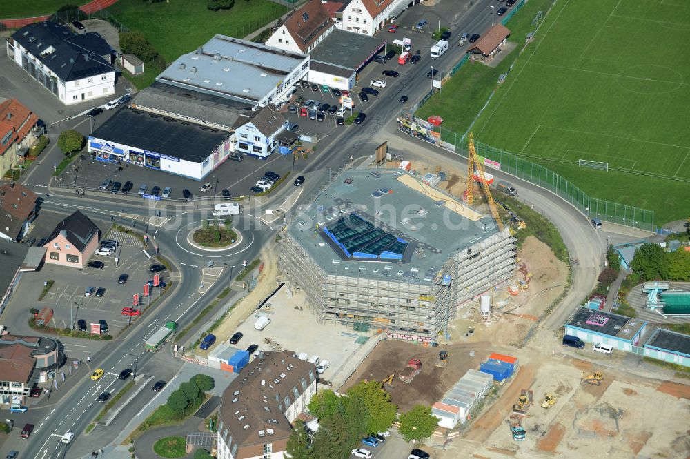 Lohr am Main aus der Vogelperspektive: Neubau Veranstaltungshalle Stadthalle in Lohr am Main im Bundesland Bayern, Deutschland