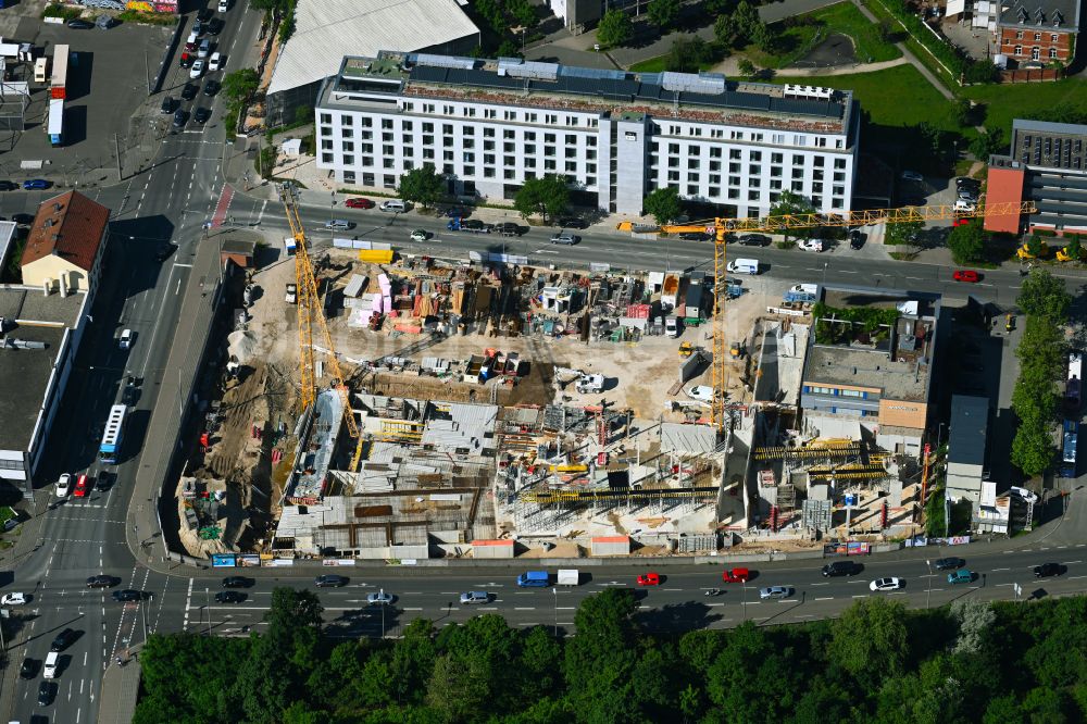 Nürnberg von oben - Neubau des Verwaltungsgebäude des Finanzdienstleistungs- Unternehmens der Evenord-Bank Am Leonhardspark in Nürnberg im Bundesland Bayern, Deutschland