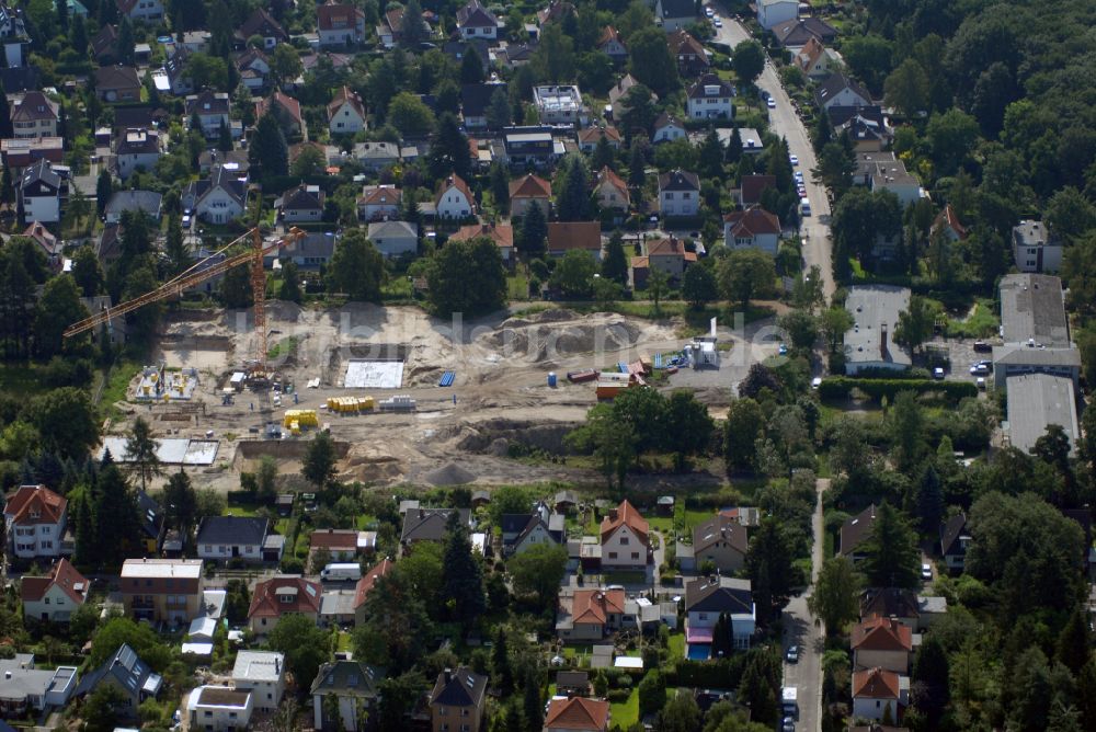 Luftaufnahme Berlin - Neubau - Villa im Wohngebiet einer Einfamilienhaus- Siedlung in Berlin, Deutschland