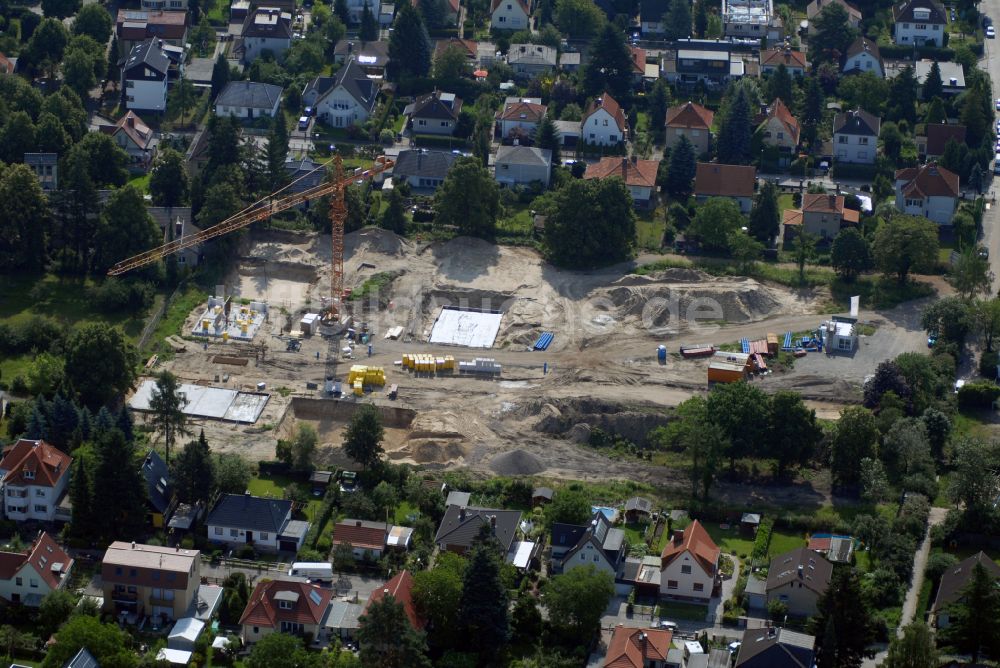 Berlin von oben - Neubau - Villa im Wohngebiet einer Einfamilienhaus- Siedlung in Berlin, Deutschland