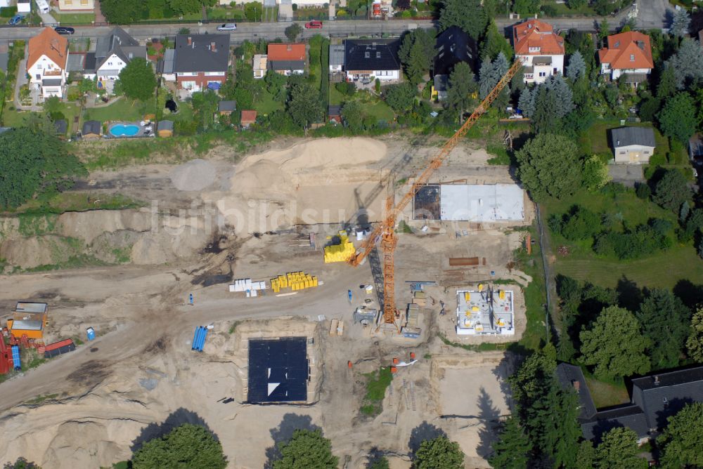 Luftaufnahme Berlin - Neubau - Villa im Wohngebiet einer Einfamilienhaus- Siedlung in Berlin, Deutschland