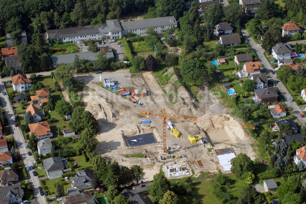 Luftaufnahme Berlin - Neubau - Villa im Wohngebiet einer Einfamilienhaus- Siedlung in Berlin, Deutschland