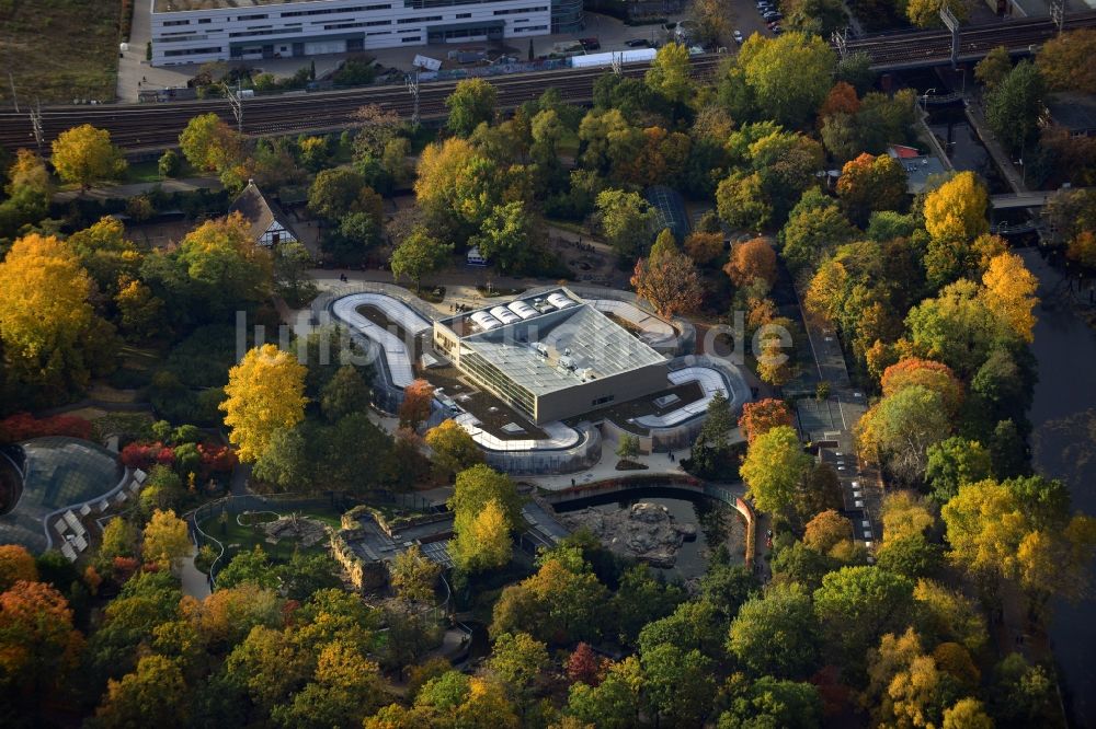 Berlin von oben - Neubau des Vogelhauses im Berliner Zoo im Bezirk Charlottenburg der Hauptstadt Berlin