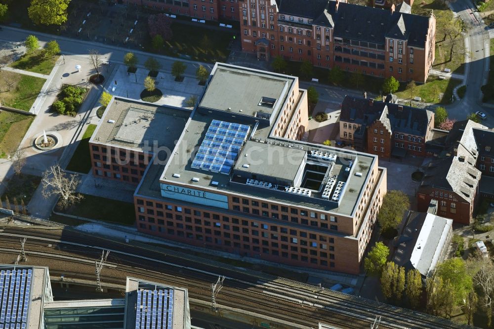 Luftaufnahme Berlin - Neubau Vorklinik und Forschungsgebäude am Universitätsklinikum Campus Charite Mitte ( CCM ) im Ortsteil Mitte in Berlin