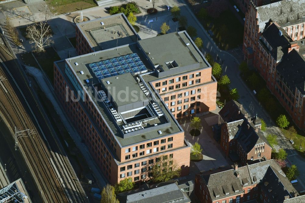 Luftaufnahme Berlin - Neubau Vorklinik und Forschungsgebäude am Universitätsklinikum Campus Charite Mitte ( CCM ) im Ortsteil Mitte in Berlin