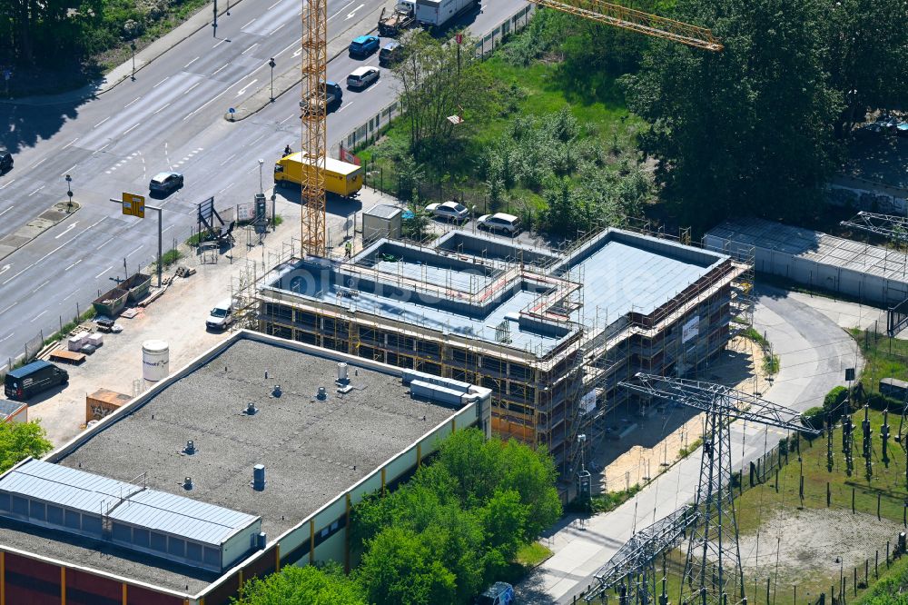 Luftbild Berlin - Neubau Wohn- und Geschaftshaus im Ortsteil Marzahn in Berlin, Deutschland