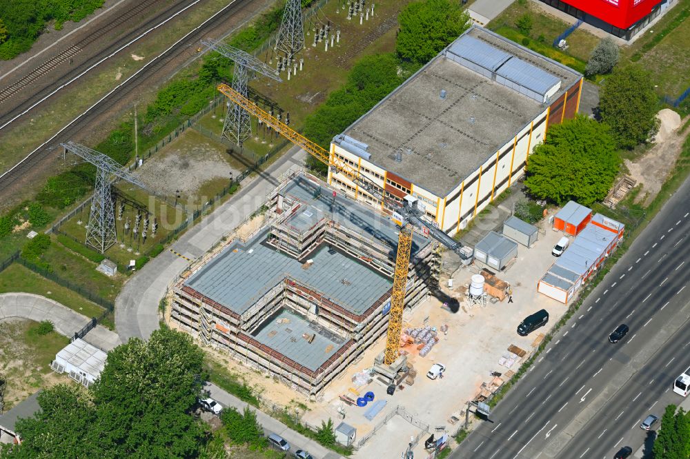 Berlin von oben - Neubau Wohn- und Geschaftshaus im Ortsteil Marzahn in Berlin, Deutschland