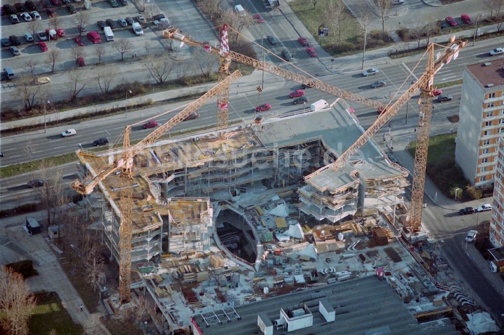 Berlin von oben - Neubau Wohn- und Geschäftshaus Castello Kiez Center in Berlin, Deutschland