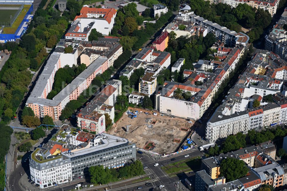 Berlin von oben - Neubau Wohn- und Geschäftshaus HAINWERK in Berlin, Deutschland