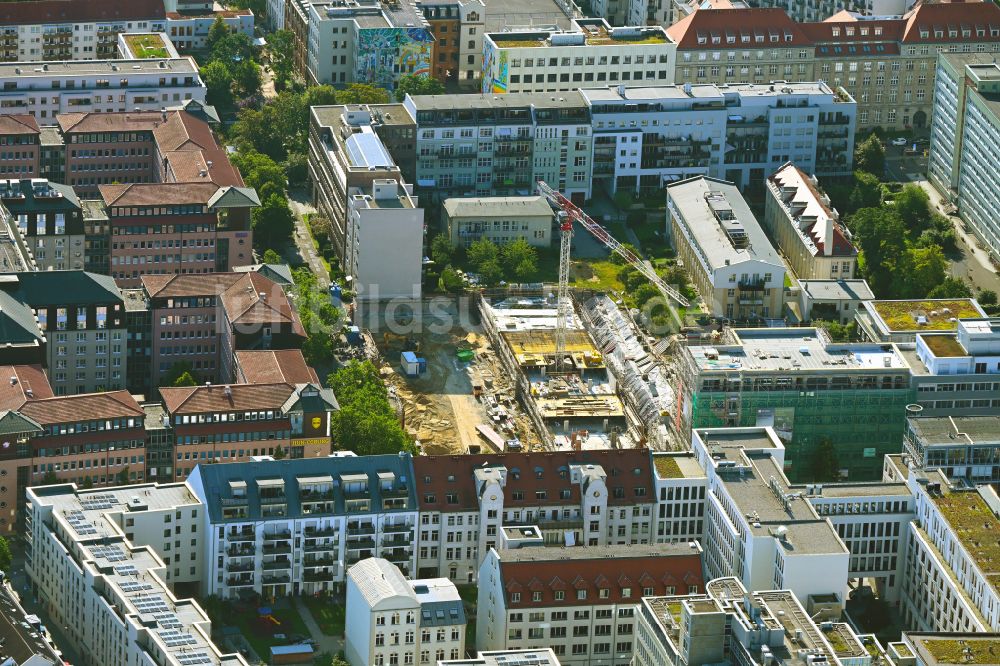 Leipzig aus der Vogelperspektive: Neubau Wohn- und Geschäftshaus im Ortsteil Zentrum in Leipzig im Bundesland Sachsen, Deutschland