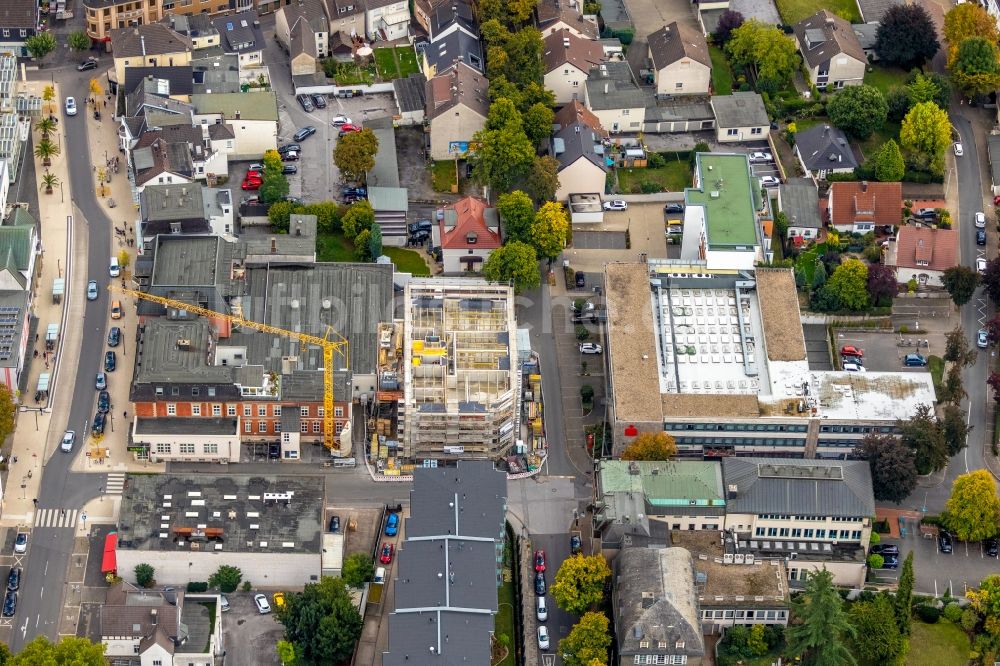 Luftbild Menden (Sauerland) - Neubau Wohn- und Geschäftshaus an der Poststraße / Papenhausenstraße in Menden (Sauerland) im Bundesland Nordrhein-Westfalen, Deutschland