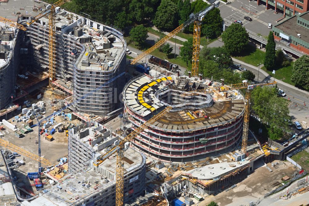 Hamburg von oben - Neubau Wohn- und Geschäftshaus Viertel Ipanema am Überseering in Hamburg, Deutschland