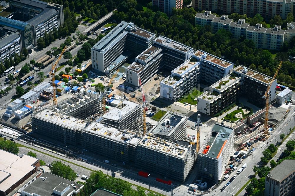 München von oben - Neubau Wohn- und Geschäftshaus Viertel des Perlach Plaza an der Thomas-Dehler-Straße in München im Bundesland Bayern, Deutschland