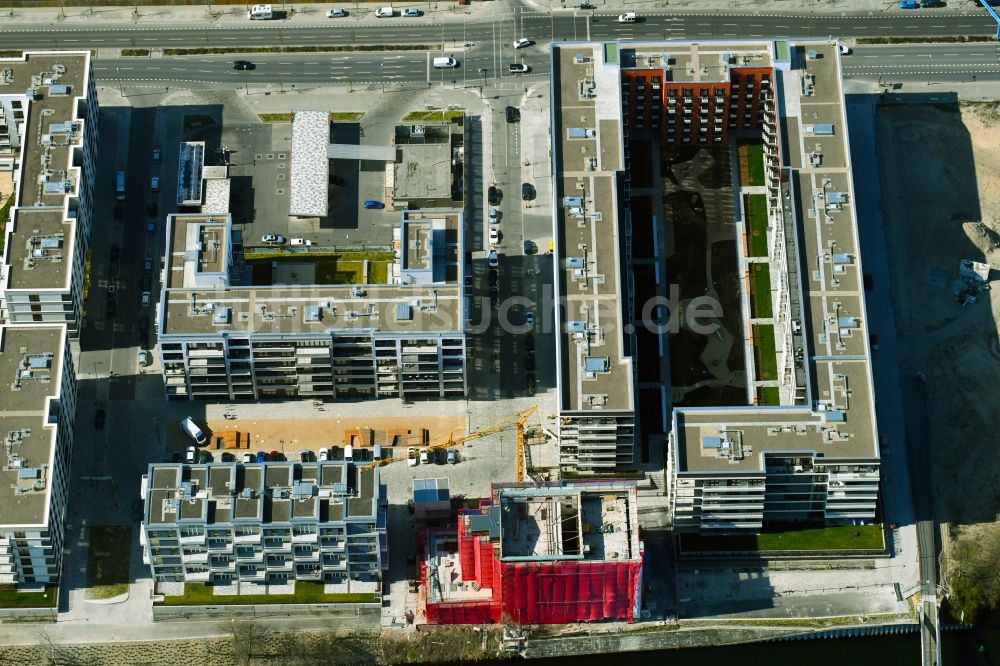 Berlin von oben - Neubau Wohn- und Geschäftshaus Viertel des Projekts Wasserstadt Mitte an der Heidestraße - Hedwig-Porschütz-Straße in Berlin, Deutschland