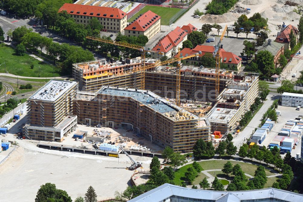 Luftaufnahme München - Neubau Wohn- und Geschäftshaus Viertel Südliches Oberwiesenfeld am Rosa-Luxemburg-Platz in München im Bundesland Bayern, Deutschland