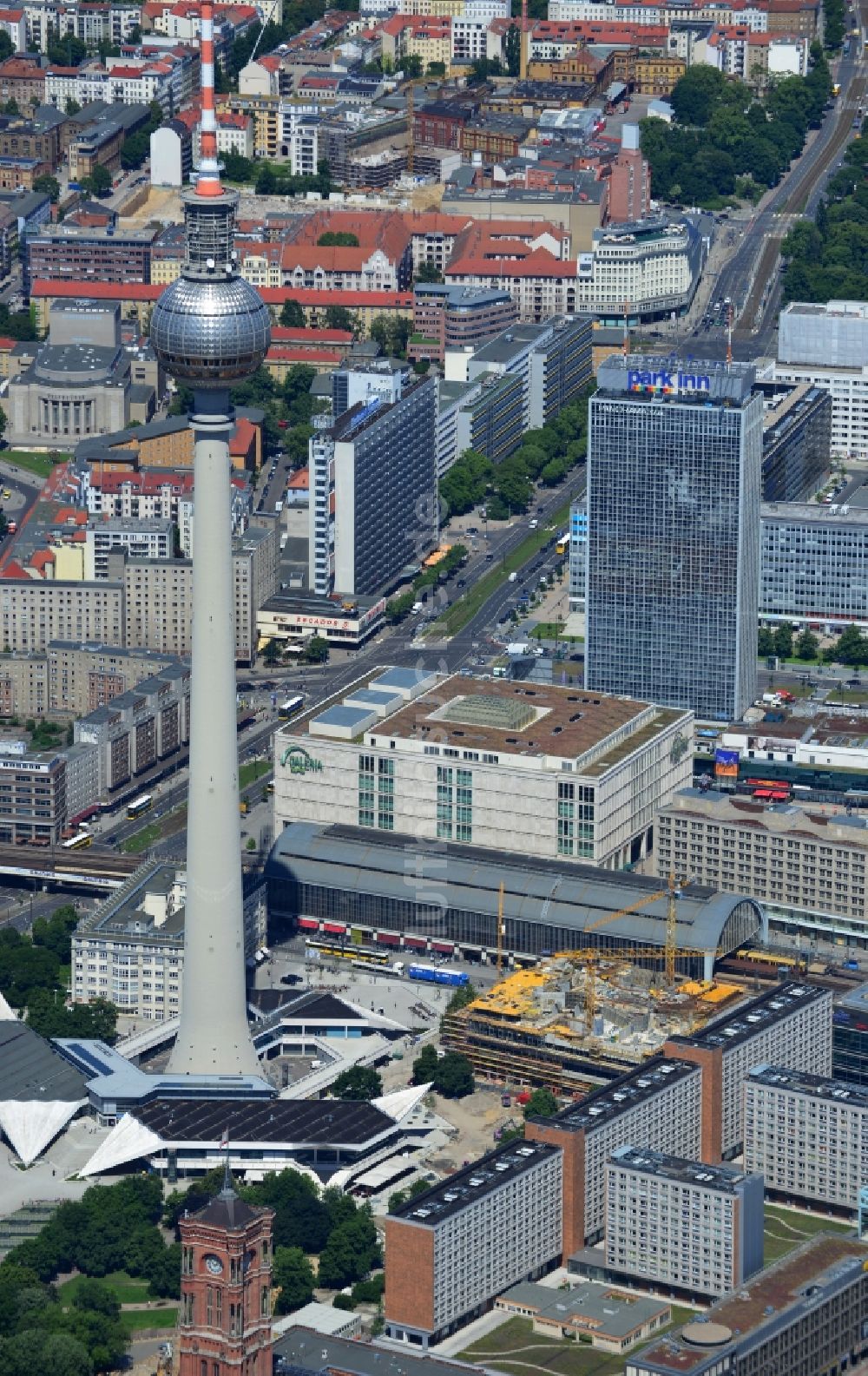 Luftaufnahme Berlin - Neubau des Wohn- und Geschäftshauses Alea 101 am Alexanderplatz im Bezirk Mitte in Berlin