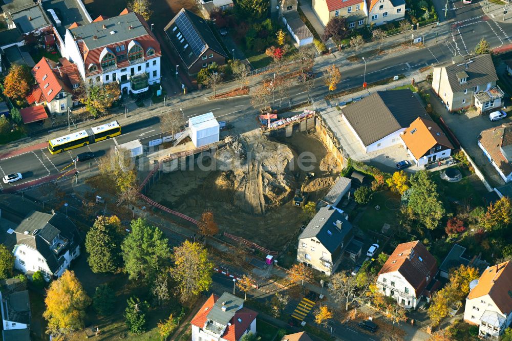 Berlin aus der Vogelperspektive: Neubau eines Wohn- und Geschäftshauses in Berlin, Deutschland