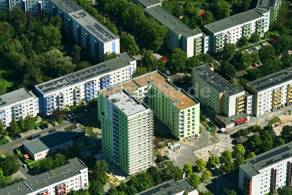 Luftaufnahme Berlin - Neubau eines Wohn- und Geschäftshauses im Ortsteil Hellersdorf in Berlin, Deutschland