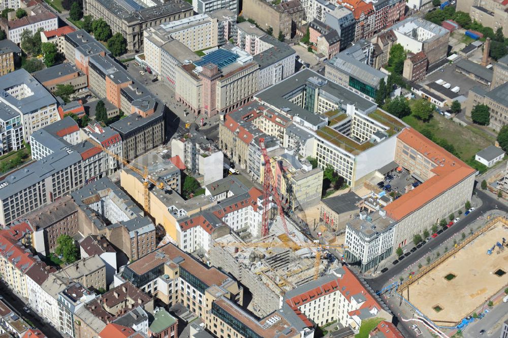 Berlin Mitte aus der Vogelperspektive: Neubau der Wohn- Und Geschäftshäuser edison Höfe an der Invalidenstraße in Berlin - Mitte