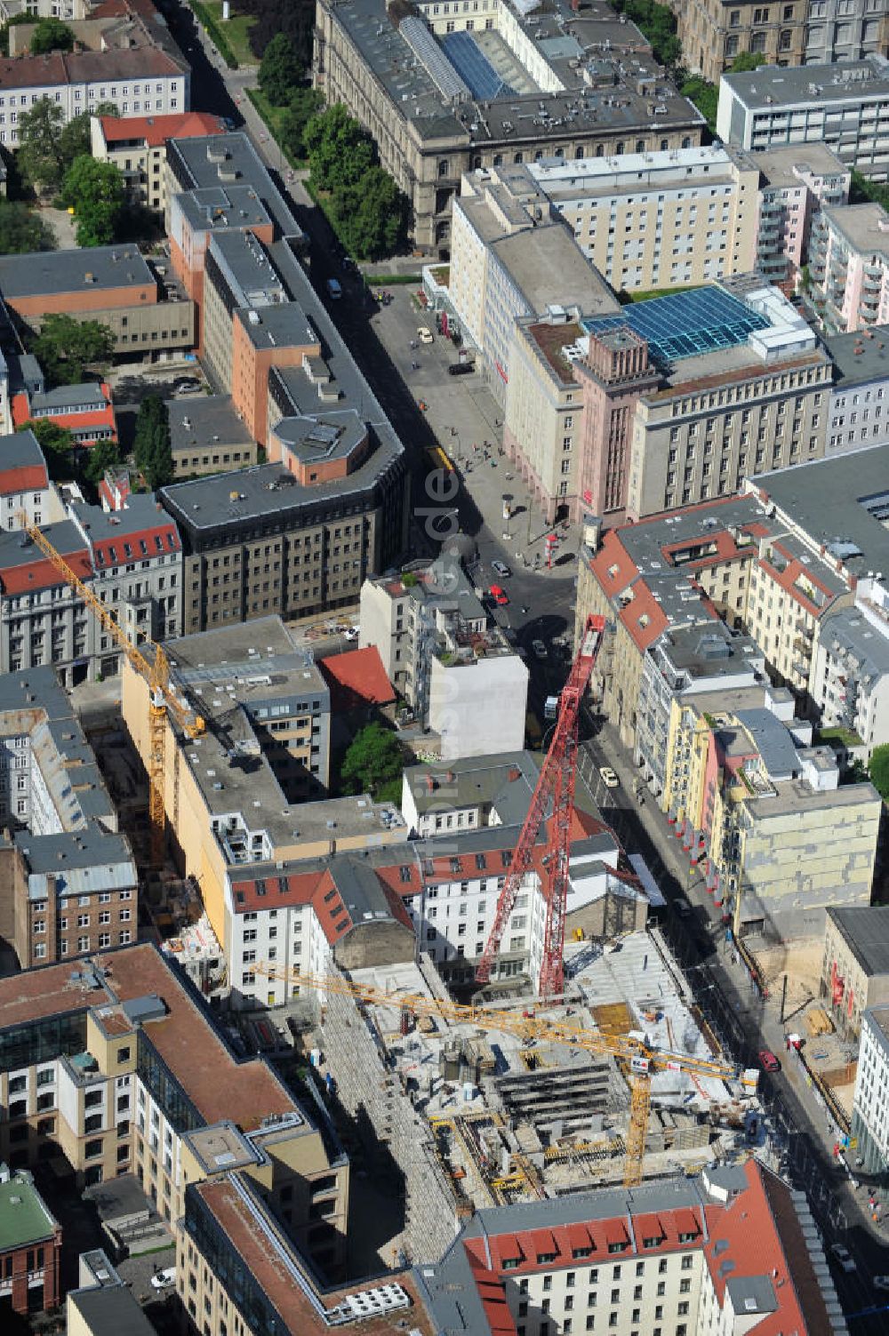 Berlin Mitte von oben - Neubau der Wohn- Und Geschäftshäuser edison Höfe an der Invalidenstraße in Berlin - Mitte