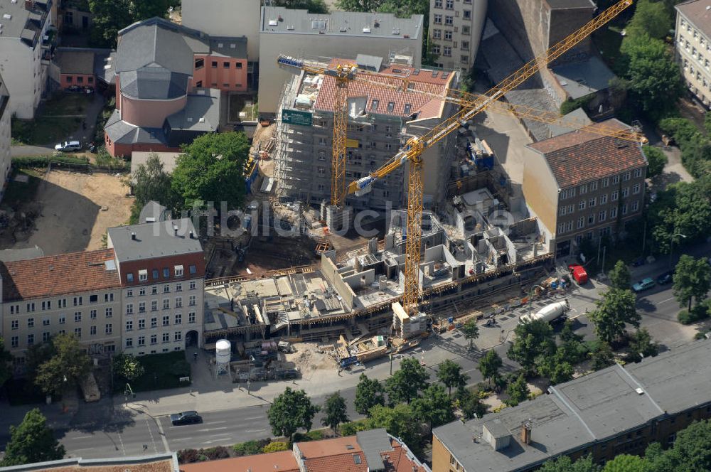 Luftaufnahme Berlin - Neubau von Wohn- und Geschäftshäusern in der Schönhauser Allee, nahe dem Senefelder Platz in Berlin-Pankow