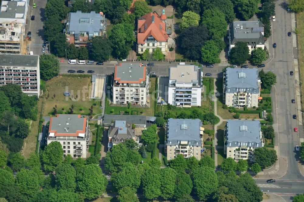 Luftbild Leipzig - Neubau- Wohnanlage mit modernen Stadthäusern und Mehrfamilienhäusern am Clara-Zetkin-Park in Leipzig im Bundesland Sachsen