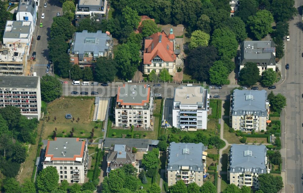 Luftaufnahme Leipzig - Neubau- Wohnanlage mit modernen Stadthäusern und Mehrfamilienhäusern am Clara-Zetkin-Park in Leipzig im Bundesland Sachsen