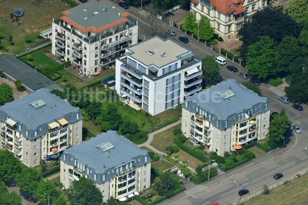 Luftaufnahme Leipzig - Neubau- Wohnanlage mit modernen Stadthäusern und Mehrfamilienhäusern am Clara-Zetkin-Park in Leipzig im Bundesland Sachsen